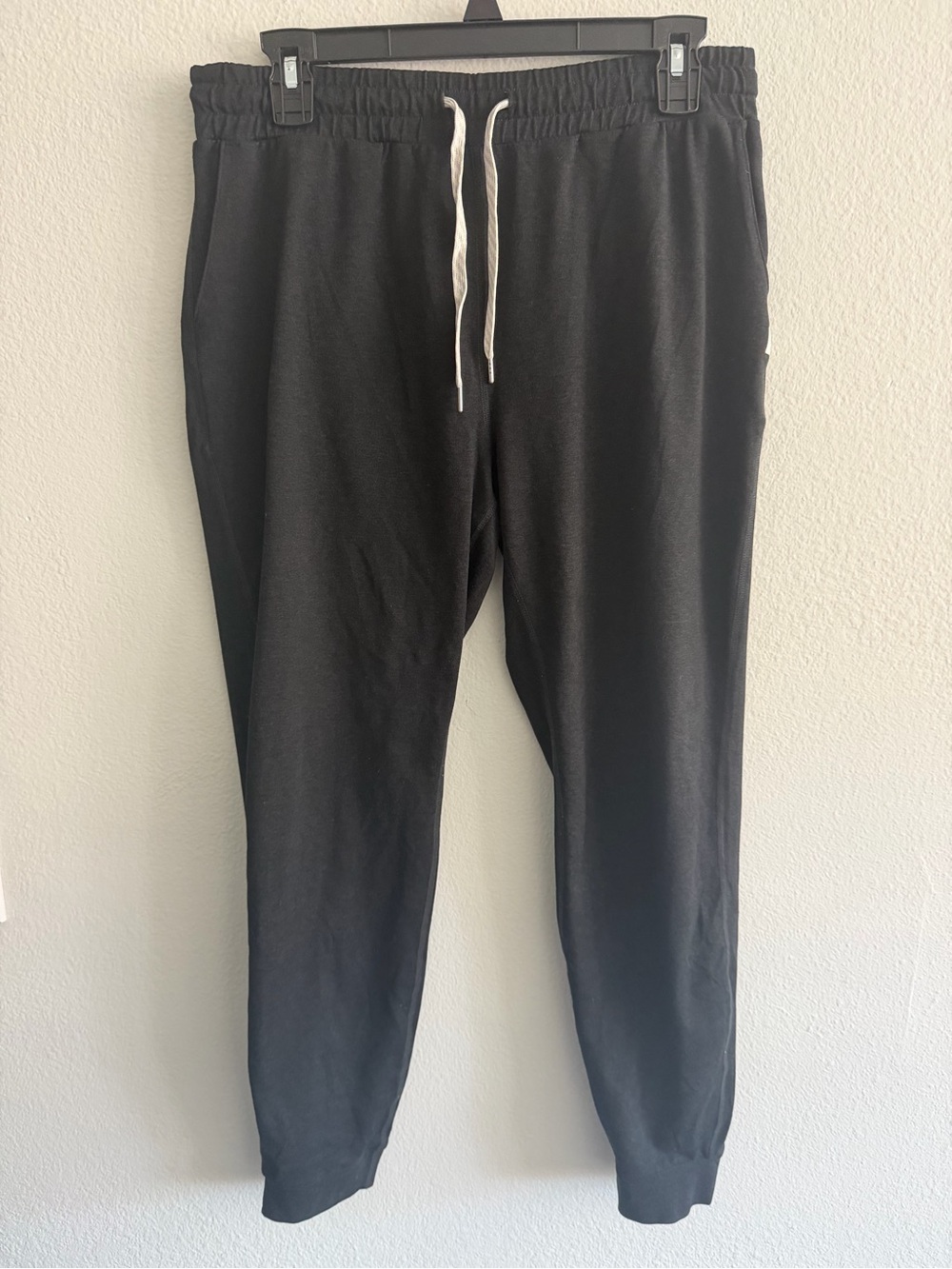 Vuori Women’s Performance Joggers Charcoal Heather Size M Athleisure Loungewear